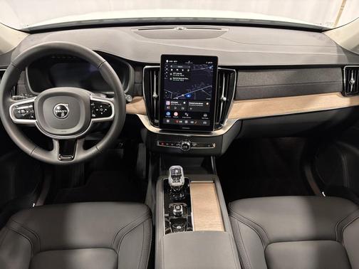 2025 Volvo XC90 B6 Plus 7-Seater