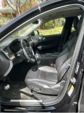 2023 Volvo XC60 B5 Plus Dark Theme