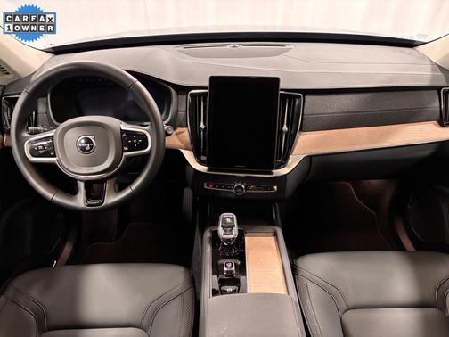 2025 Volvo XC90 B5 Plus 7-Seater