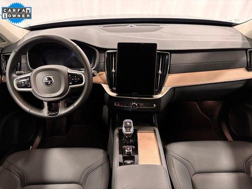 2025 Volvo XC90 B5 Plus 7-Seater