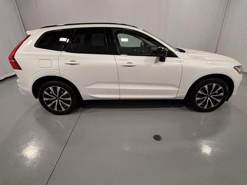 2025 Volvo XC60 B5 Core