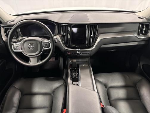 2025 Volvo XC60 B5 Core