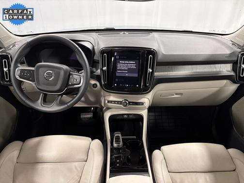 2023 Volvo XC40 B5 Plus Dark Theme