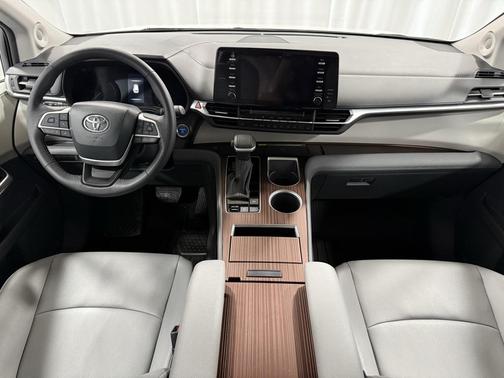 2024 Toyota Sienna XLE 7 Passenger