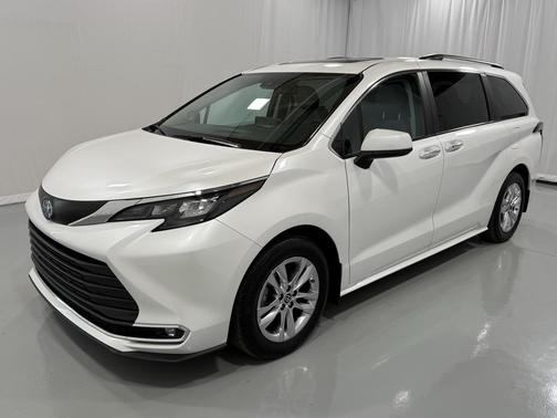 2024 Toyota Sienna XLE 7 Passenger