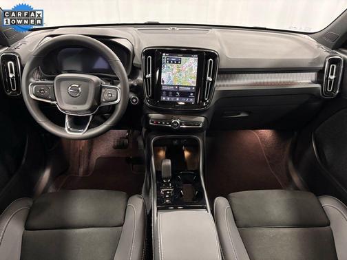 2025 Volvo XC40 B5 Plus Dark Theme