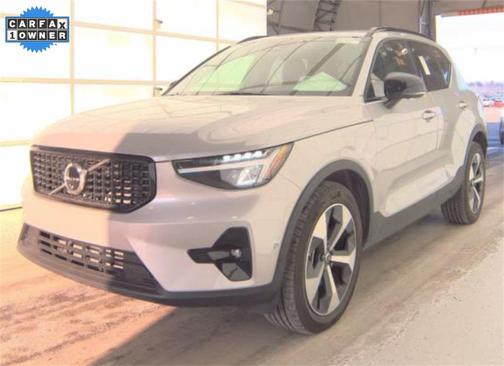 2025 Volvo XC40 B5 Plus Dark Theme