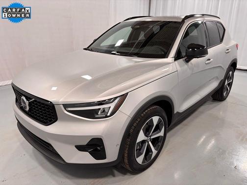2025 Volvo XC40 B5 Plus Dark Theme