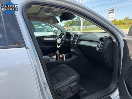 2020 Volvo XC40 T5 Momentum