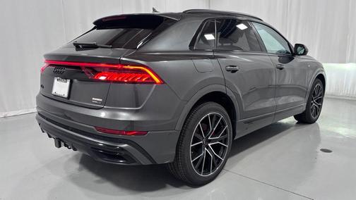 Daytona Gray Pearl Effect 2023 Audi Q8 55 Premium Plus