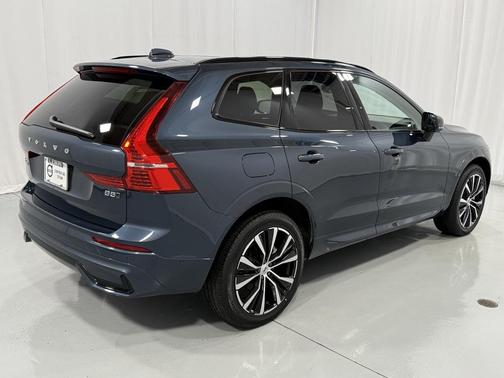 2025 Volvo XC60 B5 Plus