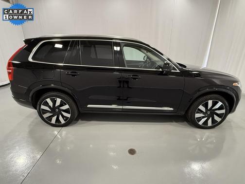 2023 Volvo XC90 Recharge Plug-In Hybrid T8 Ultimate Bright Theme 7-Seater