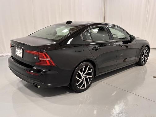 2019 Volvo S60 T5 Momentum