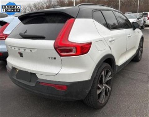 2022 Volvo XC40 T5 R-Design