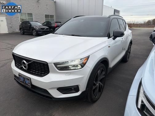 2022 Volvo XC40 T5 R-Design