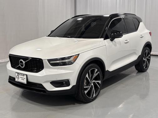 2022 Volvo XC40 T5 R-Design