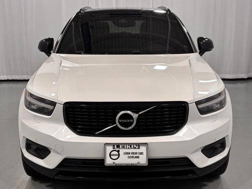 2022 Volvo XC40 T5 R-Design