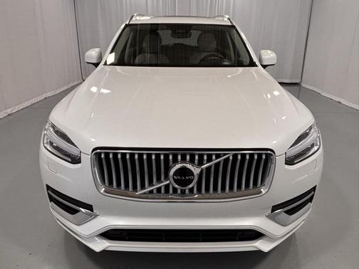 2023 Volvo XC90 Recharge Plug-In Hybrid T8 Core Bright Theme
