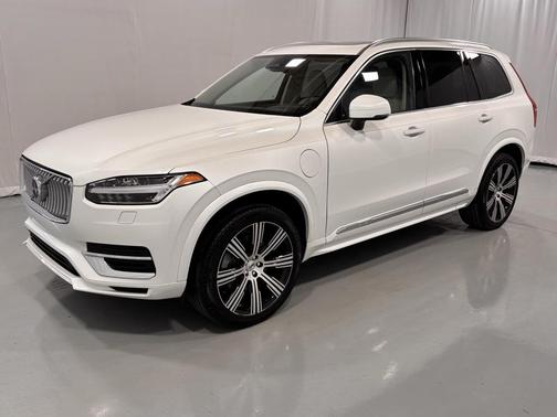 2023 Volvo XC90 Recharge Plug-In Hybrid T8 Core Bright Theme