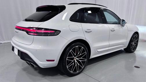 Carrara White Metallic 2024 Porsche Macan Macan