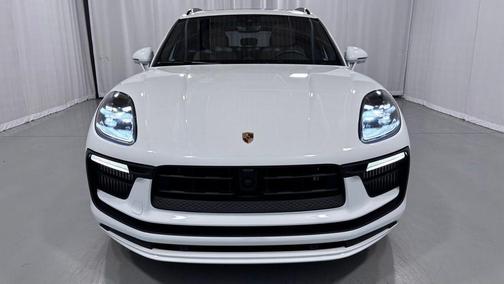 Carrara White Metallic 2024 Porsche Macan Macan