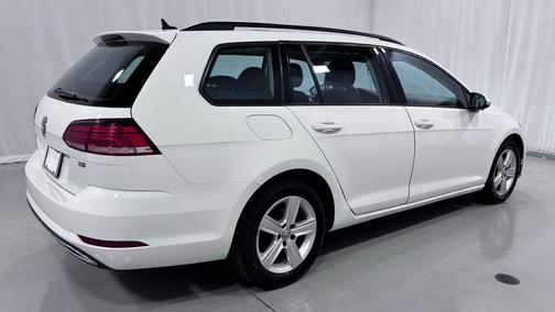 Pure White 2018 Volkswagen Golf SportWagen TSI SE