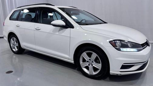 Pure White 2018 Volkswagen Golf SportWagen TSI SE