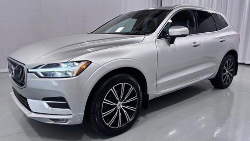 Silver Dawn Metallic 2023 Volvo XC90 B6 Ultimate 6-Seater