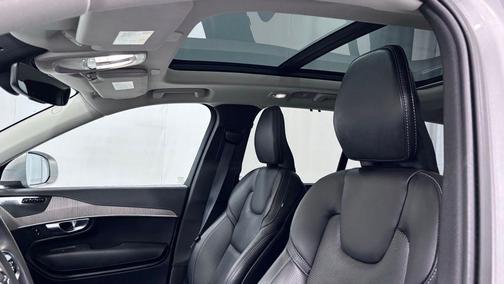Silver Dawn Metallic 2023 Volvo XC90 B6 Ultimate 6-Seater
