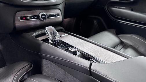 Silver Dawn Metallic 2023 Volvo XC90 B6 Ultimate 6-Seater