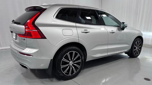 Silver Dawn Metallic 2023 Volvo XC90 B6 Ultimate 6-Seater