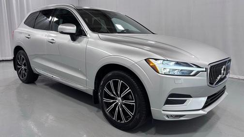 Silver Dawn Metallic 2023 Volvo XC90 B6 Ultimate 6-Seater