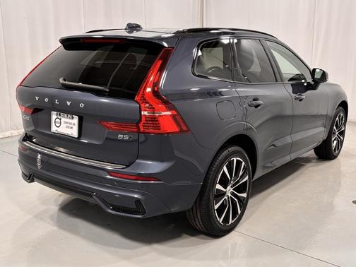 2023 Volvo XC60 B5 Plus Dark Theme
