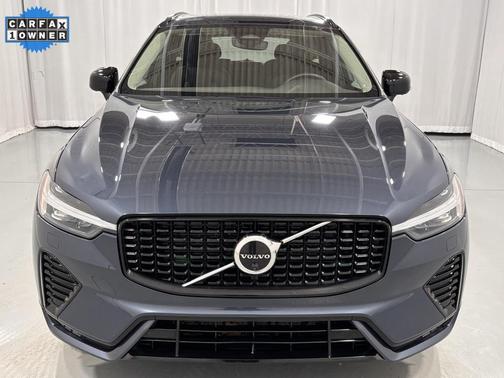 2023 Volvo XC60 B5 Plus Dark Theme