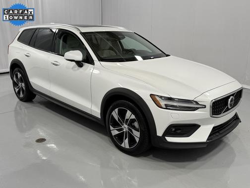 2023 Volvo V60 Cross Country B5 Plus