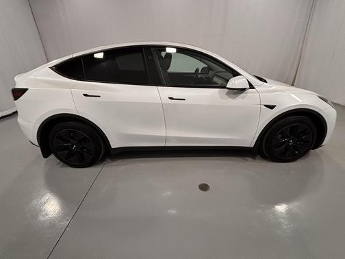 2024 Tesla Model Y Long Range Dual Motor All-Wheel Drive