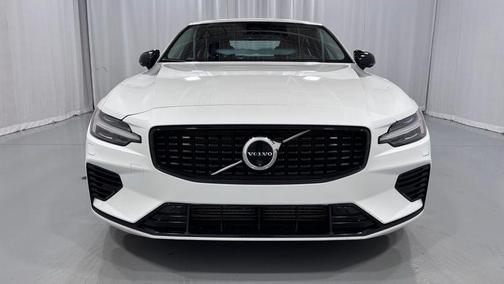 Crystal White Metallic 2024 Volvo S60 Recharge Plug-In Hybrid T8 Plus Dark Theme