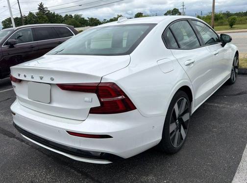 Crystal White Metallic 2024 Volvo S60 Recharge Plug-In Hybrid T8 Plus Dark Theme