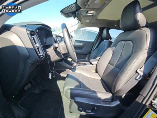 2025 Volvo XC40 B5 Plus Dark Theme