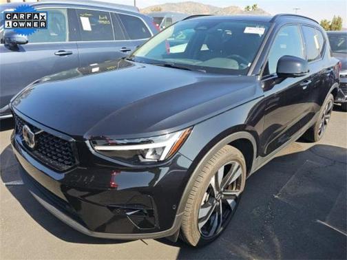 2025 Volvo XC40 B5 Plus Dark Theme