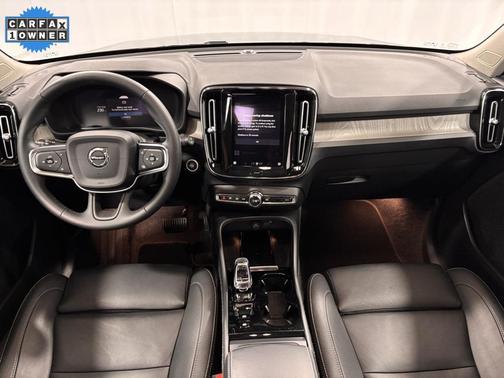 2025 Volvo XC40 B5 Plus Dark Theme