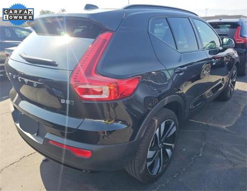2025 Volvo XC40 B5 Plus Dark Theme