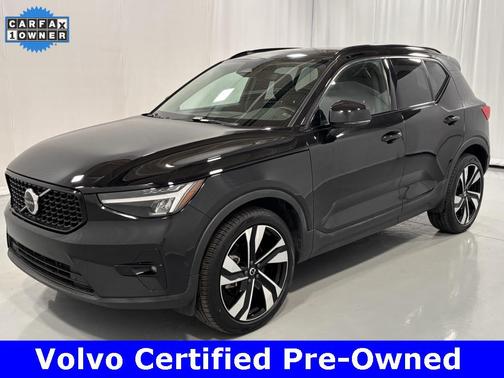 2025 Volvo XC40 B5 Plus Dark Theme