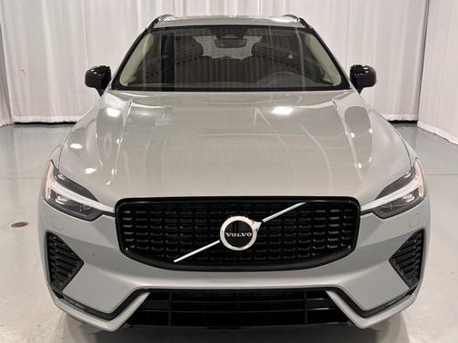 2025 Volvo XC60 B5 Core