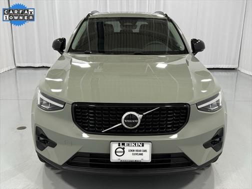 2024 Volvo XC40 B5 Plus Dark Theme