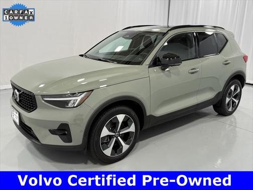 2024 Volvo XC40 B5 Plus Dark Theme