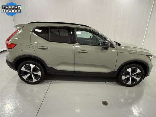 2024 Volvo XC40 B5 Plus Dark Theme