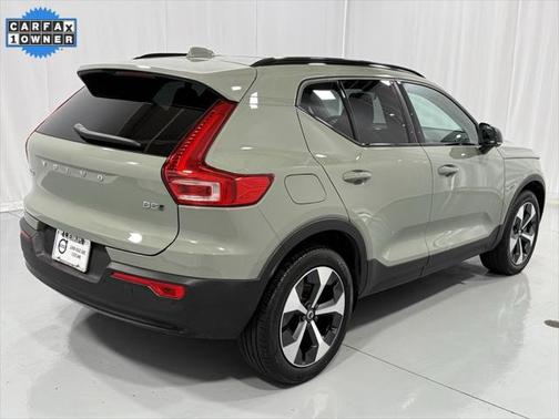 2024 Volvo XC40 B5 Plus Dark Theme