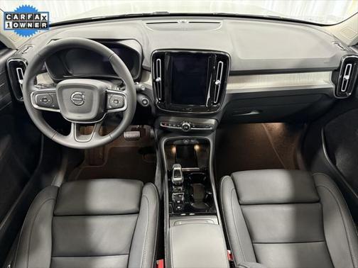 2024 Volvo XC40 B5 Plus Dark Theme