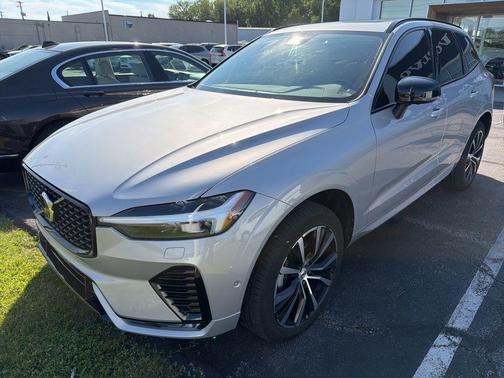 Silver Dawn Metallic 2024 Volvo XC60 B5 Plus Dark Theme
